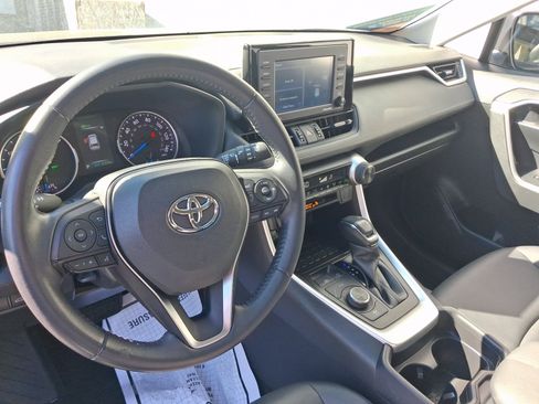 Used 2021 Toyota RAV4 XLE Premium AWD/4WD image 4