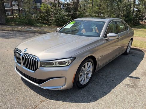 Used 2022 BMW 740i image 1