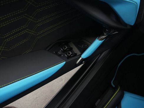 Used 2024 Lamborghini Revuelto AWD/4WD image 25