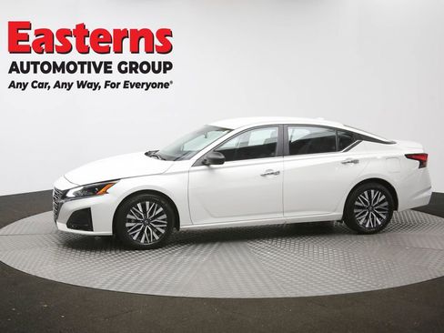 Used 2025 Nissan Altima 2.5 SV FWD image 58