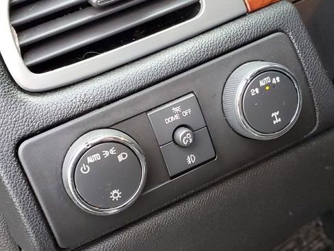 Used 2014 Chevrolet Suburban LT image 32