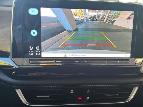 Certified 2024 Volkswagen Atlas SE FWD image 23