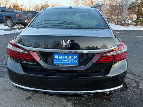 Used 2017 Honda Accord EX image 6