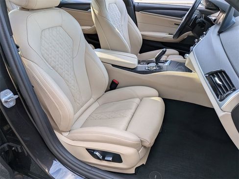 Used 2023 BMW 530i xDrive w/ Premium Package image 31