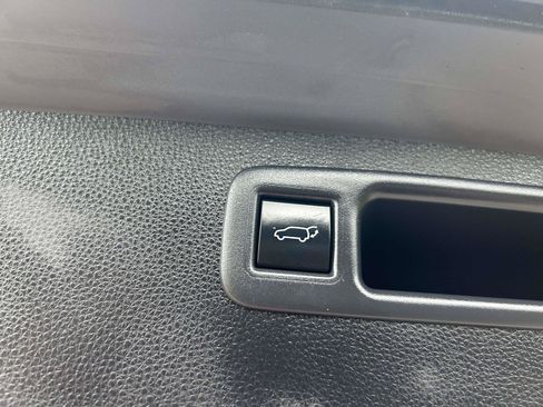 Used 2020 Toyota Highlander XLE FWD image 16