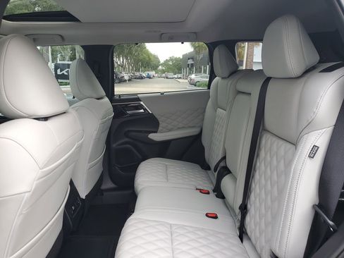 New 2025 Mitsubishi Outlander SEL image 13