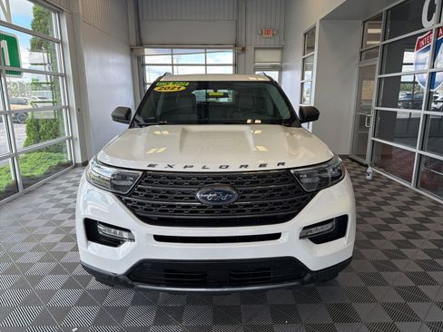 Used 2021 Ford Explorer XLT w/ Equipment Group 202A AWD/4WD image 2