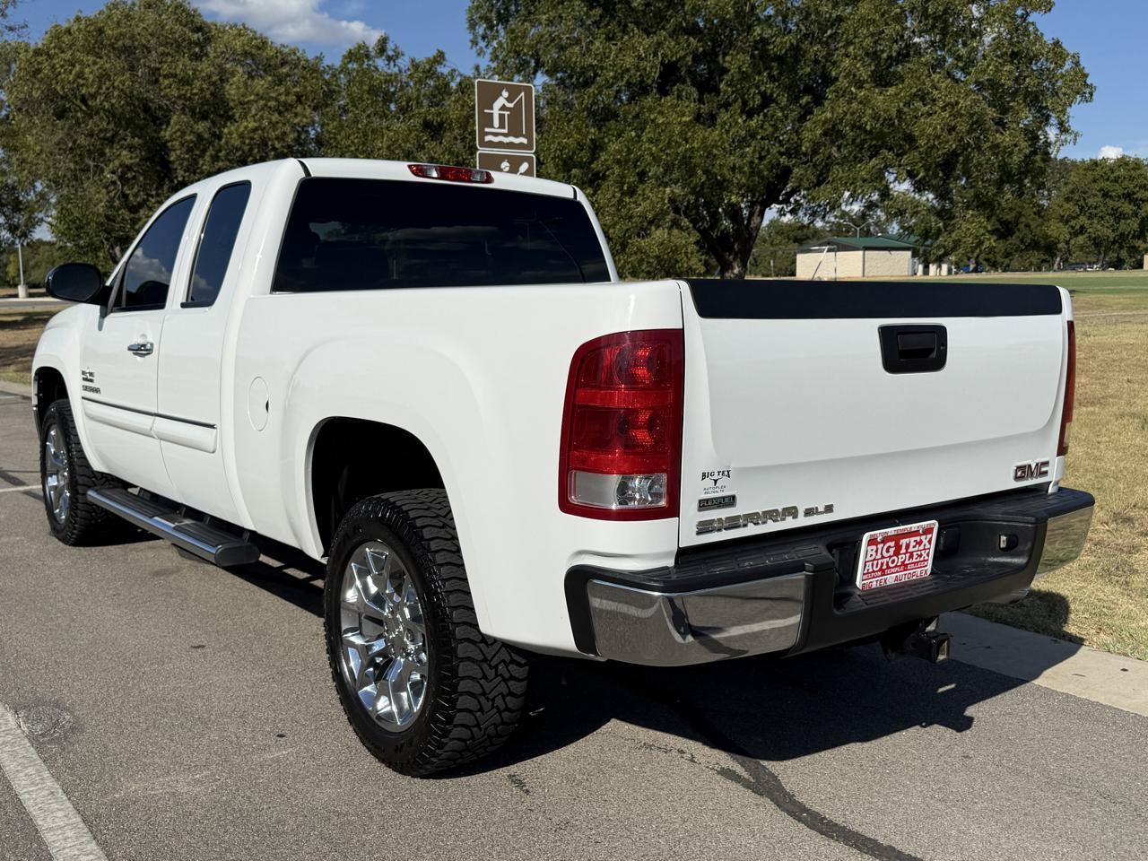 Used 2010 GMC Sierra 1500 SLE w/ Texas Edition RWD image 8