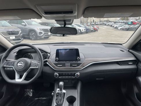 Used 2025 Nissan Altima 2.5 SV image 32