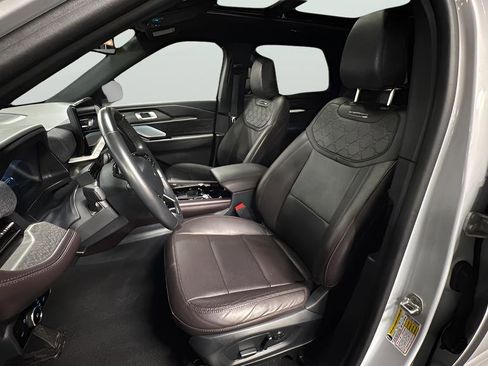 Used 2025 Ford Explorer Platinum w/ LUX Leather Package image 24