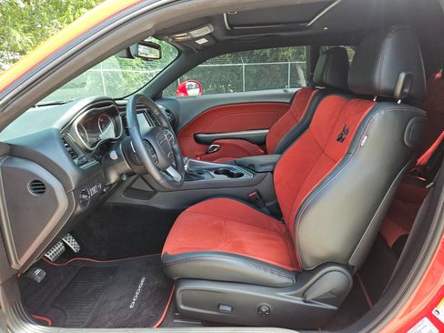 Used 2016 Dodge Challenger R/T Scat Pack RWD image 9