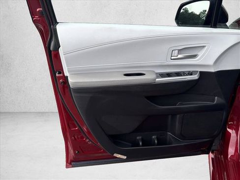 Certified 2025 Toyota Sienna XLE FWD image 11