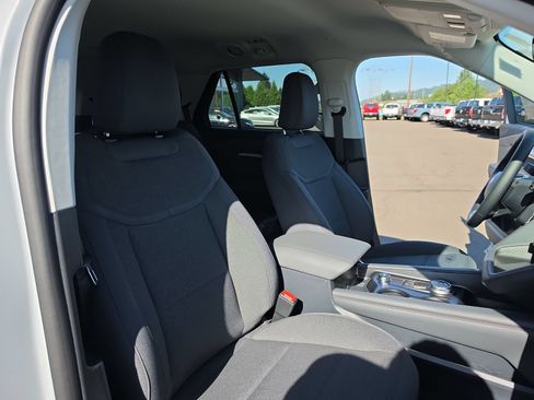 New 2026 Ford Explorer Active AWD/4WD image 20