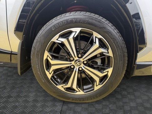 Used 2022 Toyota RAV4 XSE w/ Premium Package image 9