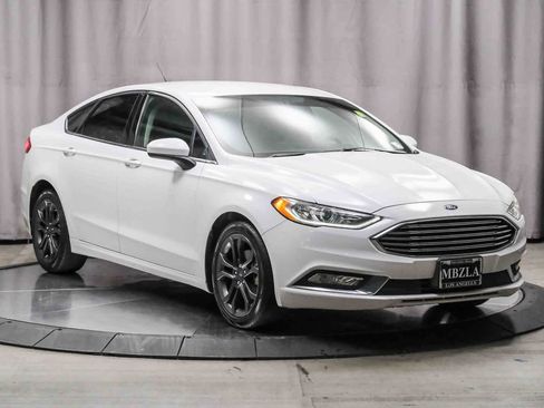 Used 2018 Ford Fusion SE w/ Equipment Group 201A image 5