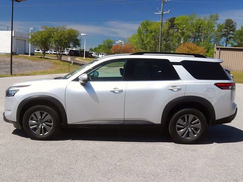 Used 2025 Nissan Pathfinder SV AWD/4WD image 4