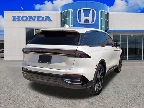 Used 2025 Lincoln Nautilus Premier w/ Equipment Group 102A AWD/4WD image 2