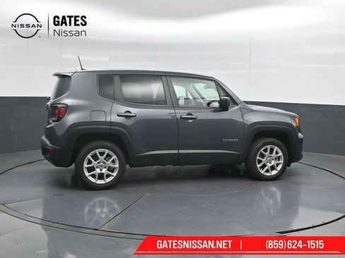 Used 2023 Jeep Renegade Latitude AWD/4WD image 3