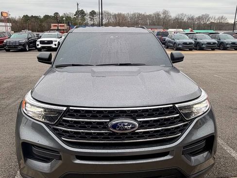Used 2023 Ford Explorer XLT image 5