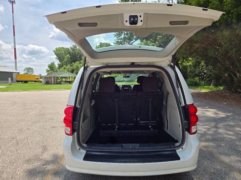 Used 2014 Dodge Grand Caravan American Value Package FWD image 33