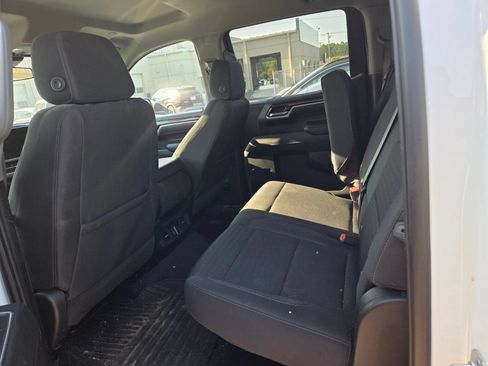 Used 2025 Chevrolet Silverado 1500 LT RWD image 7