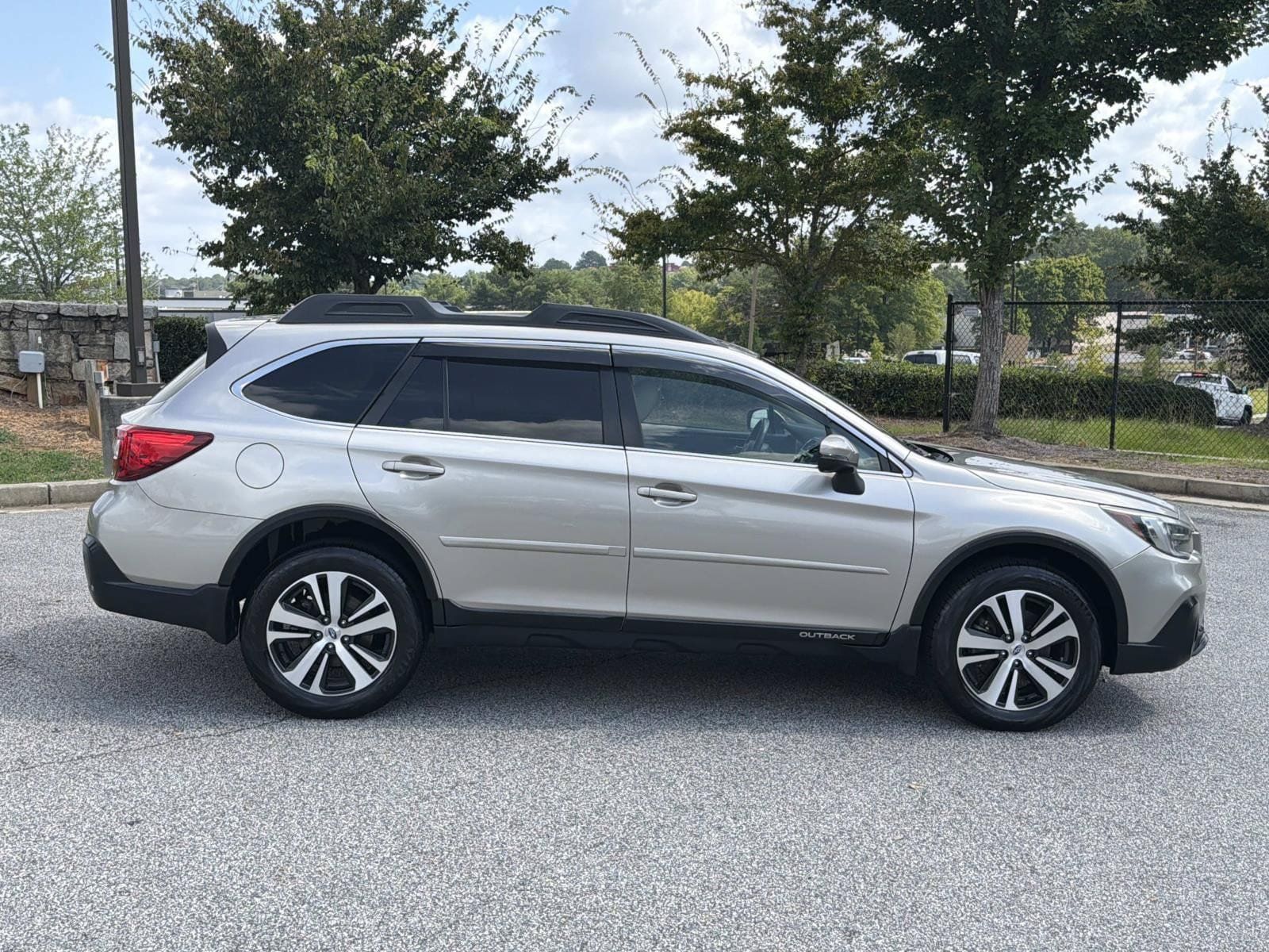 Used 2019 Subaru Outback 2.5i Limited w/ Popular Package #2 AWD/4WD image 10