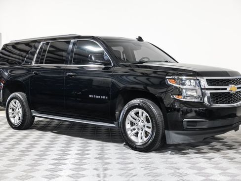 Used 2019 Chevrolet Suburban LT image 4