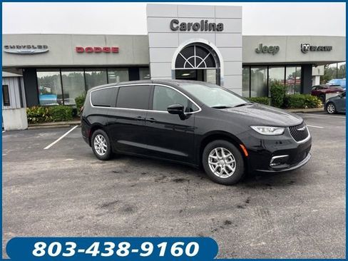 New 2026 Chrysler Pacifica Select image 1