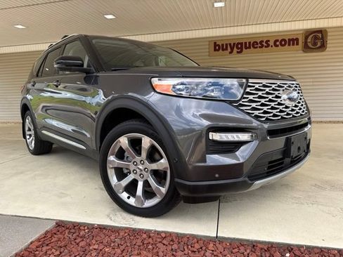 Used 2020 Ford Explorer Platinum w/ Premium Technology Package AWD/4WD image 2