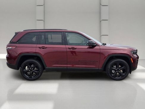 Certified 2024 Jeep Grand Cherokee Limited w/ Luxury Tech Group II AWD/4WD image 6