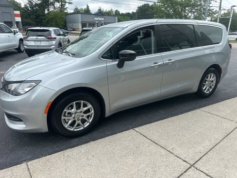 Used 2024 Chrysler Voyager LX FWD image 6