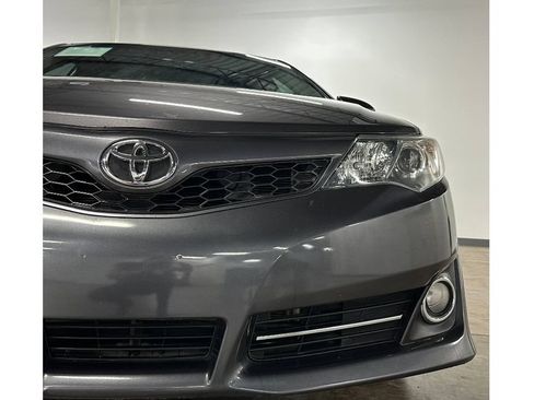 Used 2014 Toyota Camry SE FWD image 5