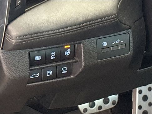 Used 2019 Toyota Avalon Touring image 10