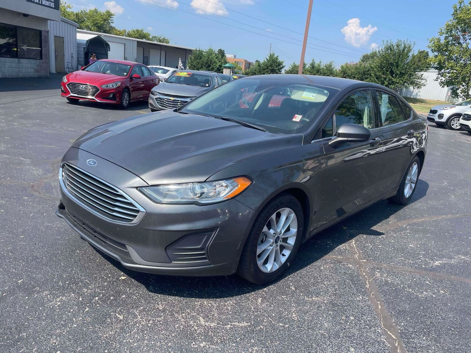 Used 2020 Ford Fusion SE FWD image 3