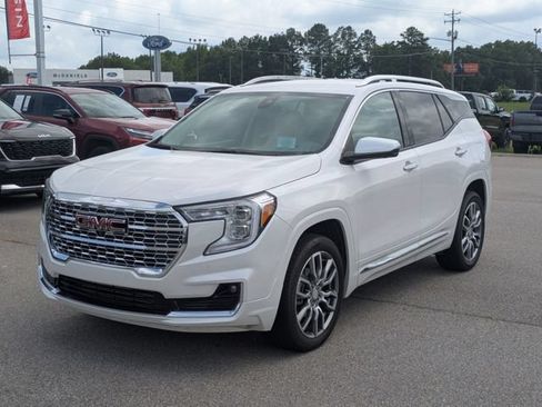Used 2022 GMC Terrain Denali w/ Denali Premium Package AWD/4WD image 7