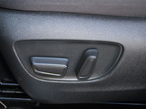 Used 2023 Toyota Highlander LE image 25