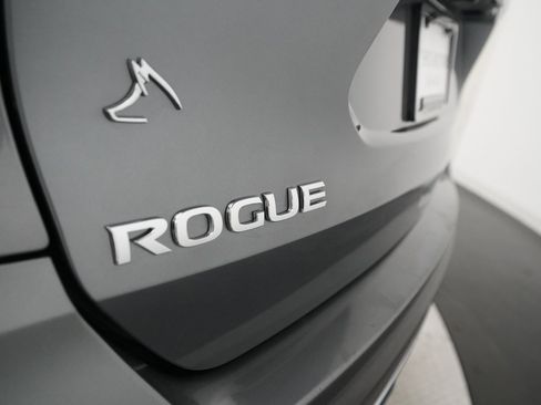 Used 2020 Nissan Rogue SV image 31