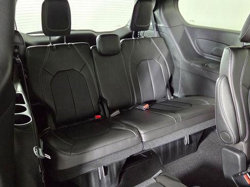 New 2026 Chrysler Pacifica Select image 36