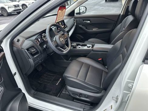 Certified 2022 Nissan Rogue SV w/ SV Premium Package image 11