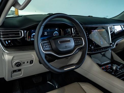 Used 2023 Jeep Wagoneer Series III w/ Preferred Equipment Group image 36