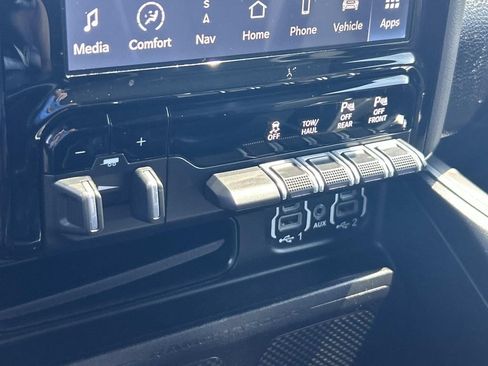 Used 2023 RAM 1500 Laramie AWD/4WD image 32