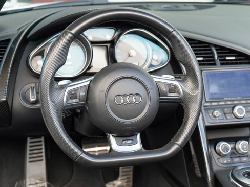 Used 2011 Audi R8 V8 image 19