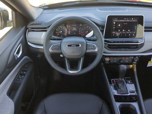 New 2026 Jeep Compass Latitude image 18