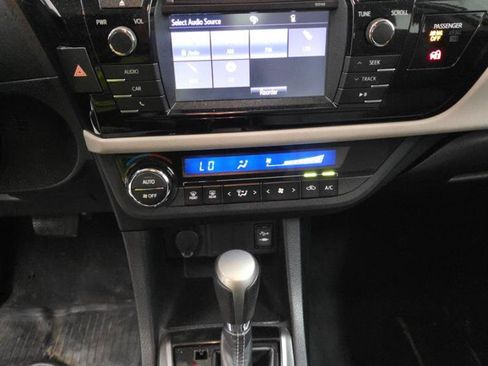 Used 2014 Toyota Corolla LE FWD image 9