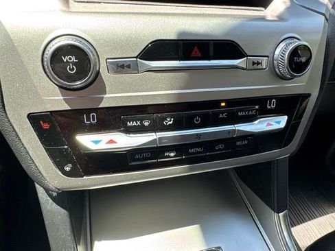 Used 2021 Ford Explorer XLT w/ Equipment Group 202A RWD image 15