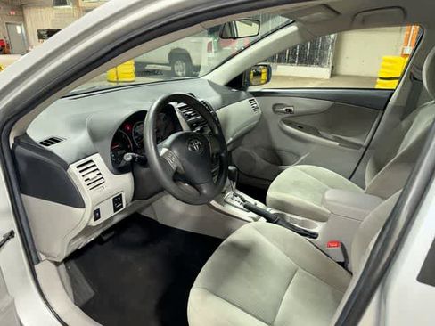 Used 2012 Toyota Corolla LE FWD image 25