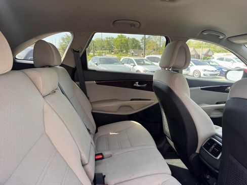 Used 2016 Kia Sorento FWD image 17