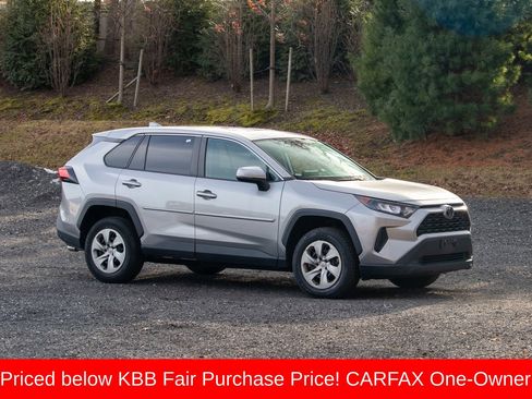 Used 2022 Toyota RAV4 LE image 11