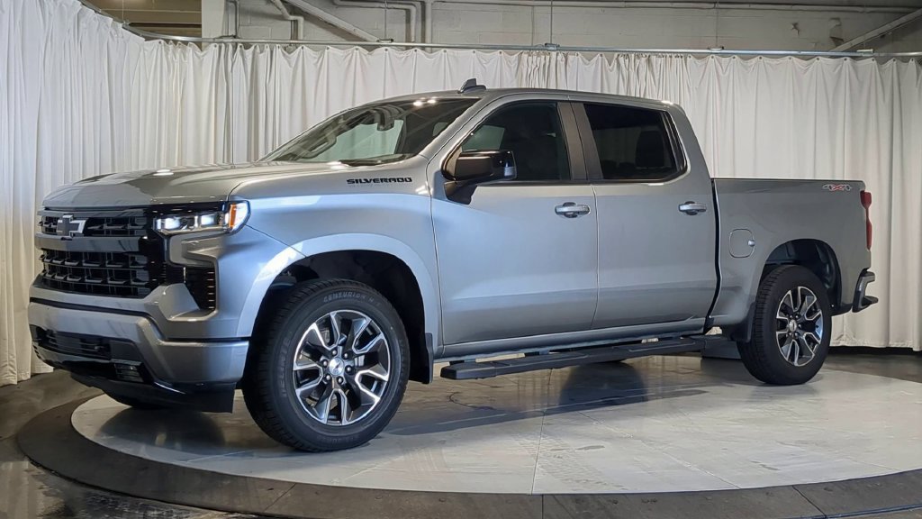Used 2024 Chevrolet Silverado 1500 RST w/ LPO, Dark Essentials Package AWD/4WD image 5