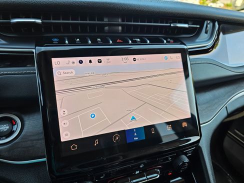 Used 2023 Jeep Grand Cherokee 4WD 4xe image 39